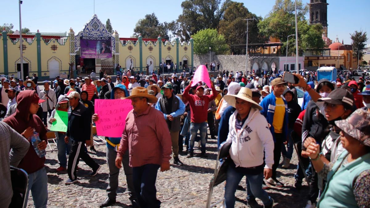 Manifestantes cruzaron el cerco montado dos calles antes de Casa Aguayo