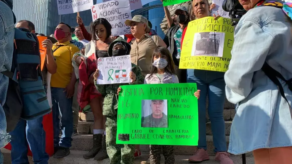 Familiares de militares detenidos exigen su liberación