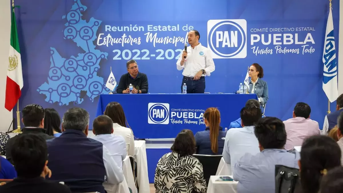 Marko Cortés visita Puebla para reunión con panistas
