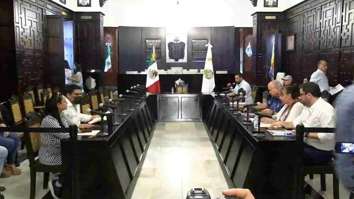 Regidoras de Veracruz abandonan sesión de cabildo por la presencia de regidor acosador