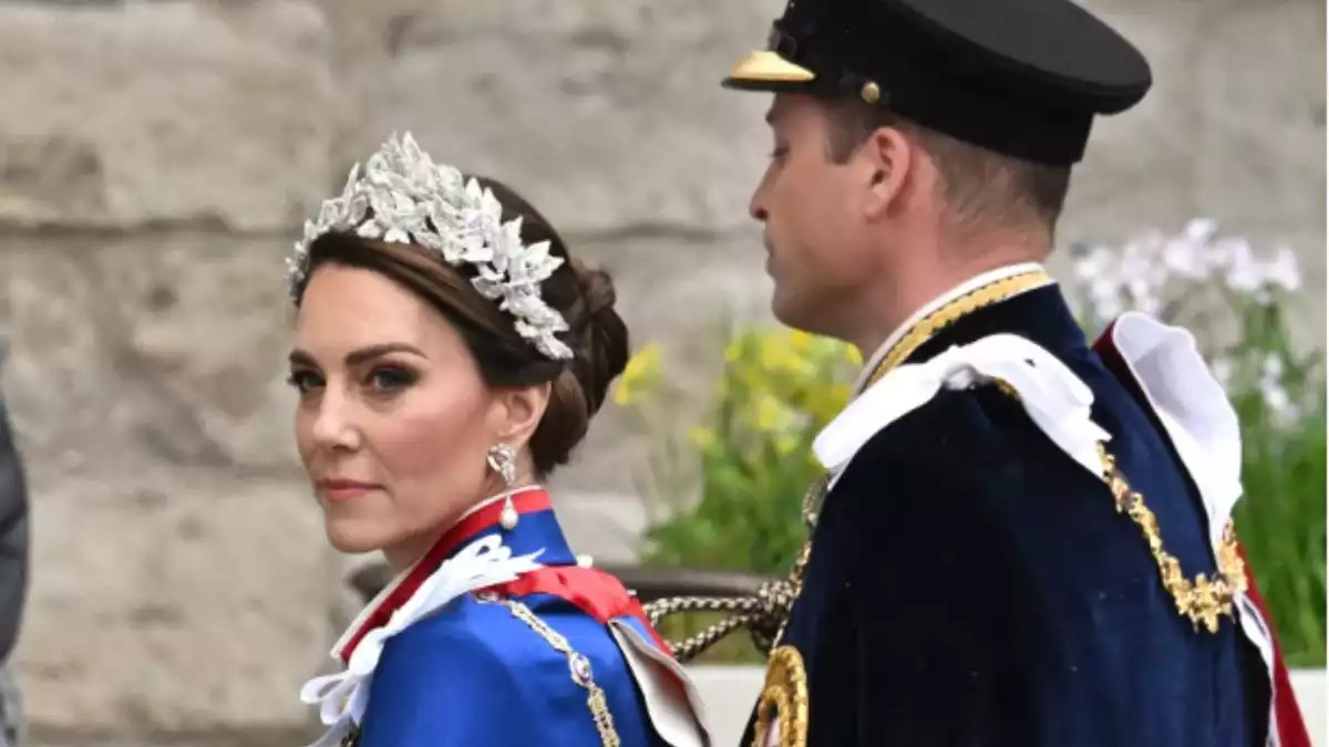 Kate Middleton y el príncipe Willian en la coronación de Carlos y Camila