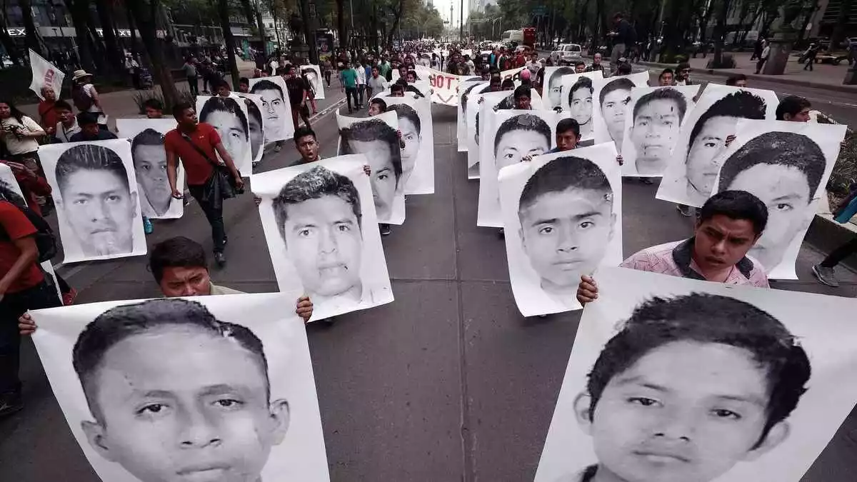 Caso Ayotzinapa: FGR consigue 16 órdenes de captura contra militares