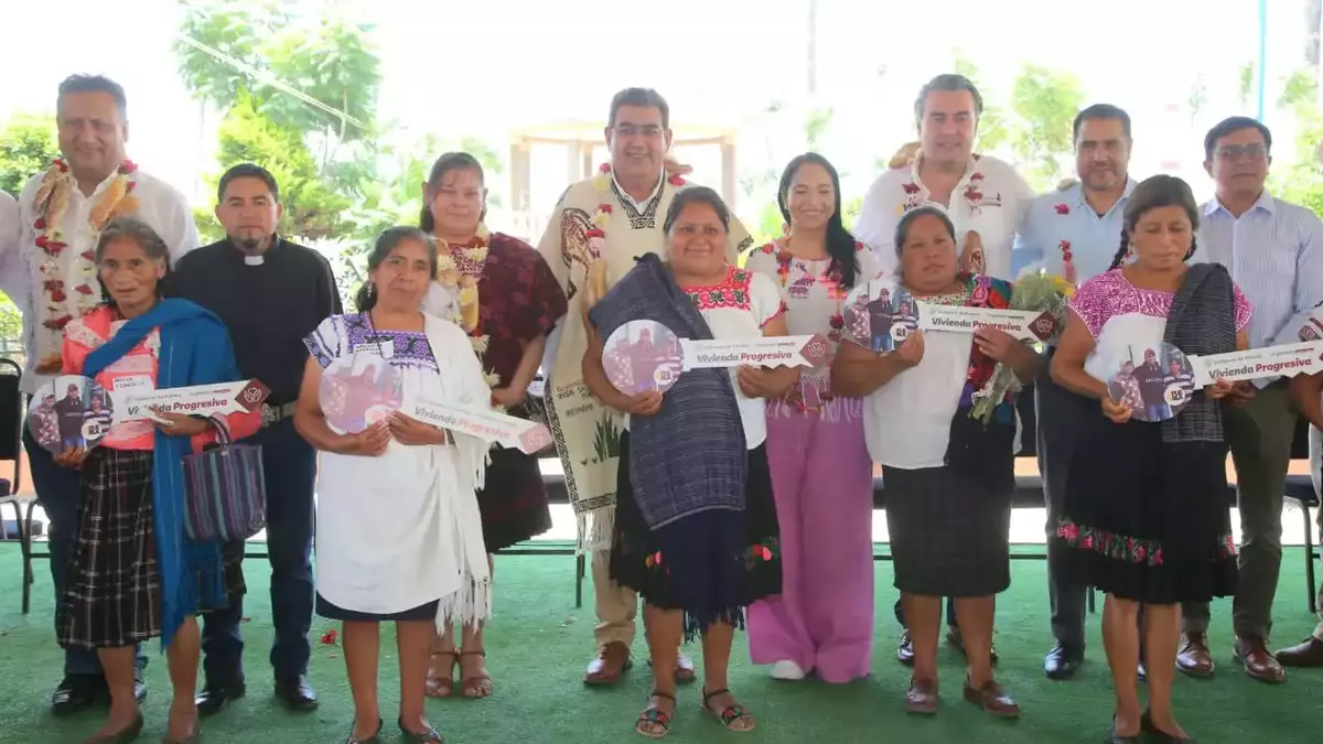 En Hueyapan, Sergio Salomón entrega apoyos de bienestar