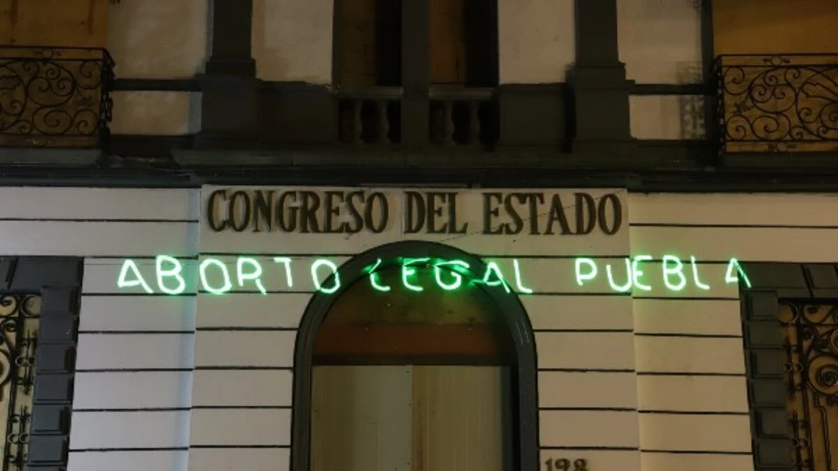 Congreso del Estado de Puebla en manifestación