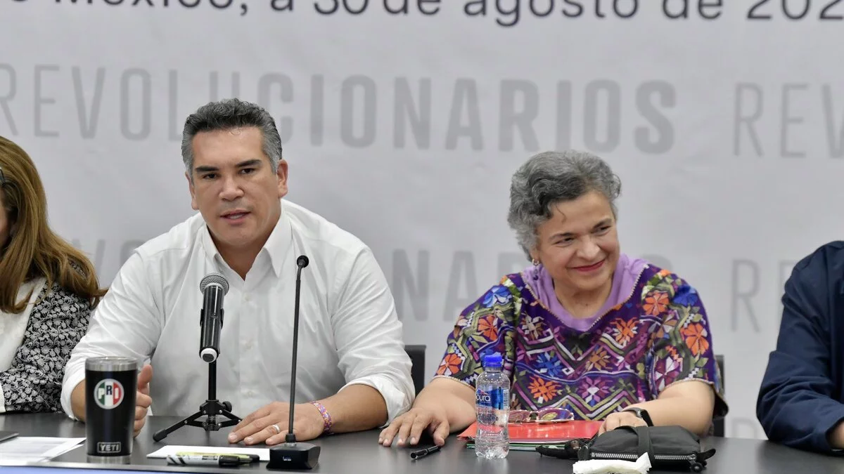 Beatriz Paredes retira su candidatura en favor de Xóchitl Gálvez