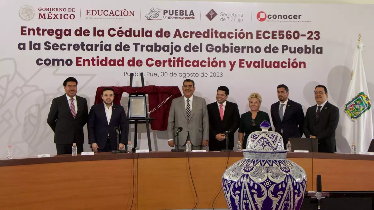 Devela Sergio Salomón placa Cédula de Acreditación ECE560-23