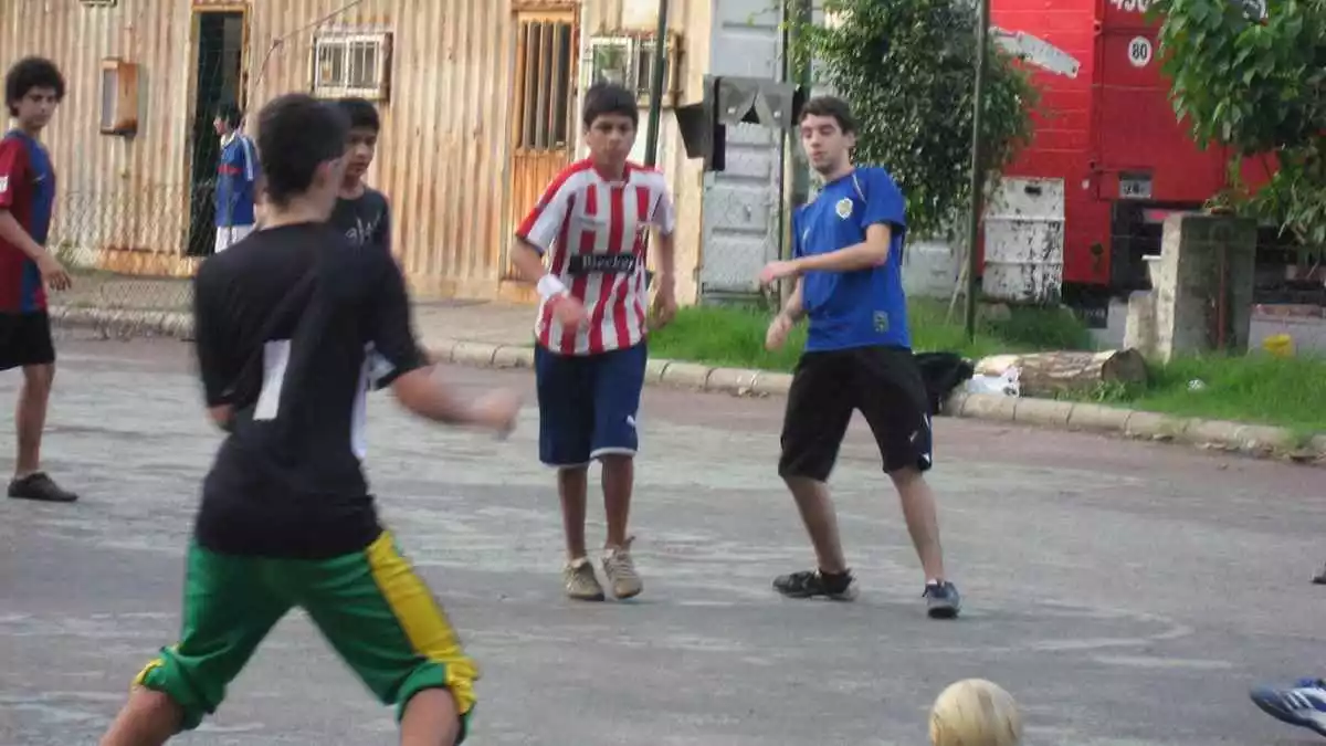 SCJN respalda el derecho a jugar fútbol en la calle en Jalisco