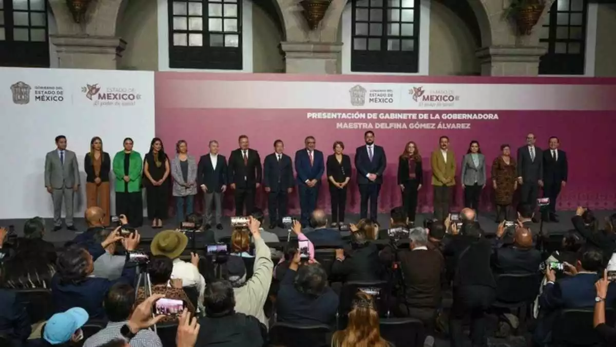 Presenta Delfina Gómez a los miembros de su gabinete