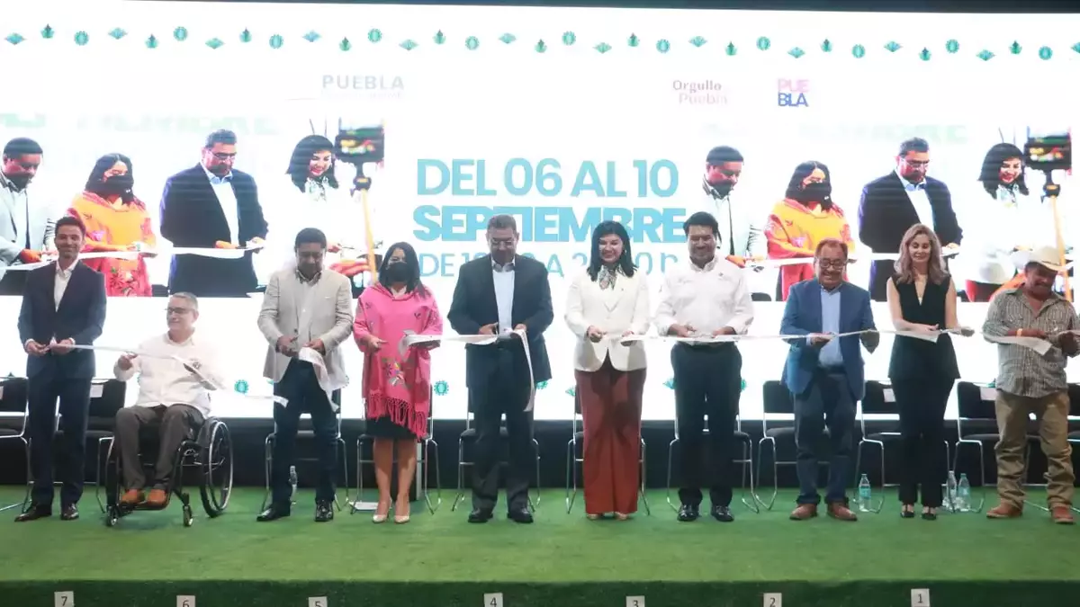 Inaugura Sergio Salomón la Expo Mezcal Orgullo Puebla