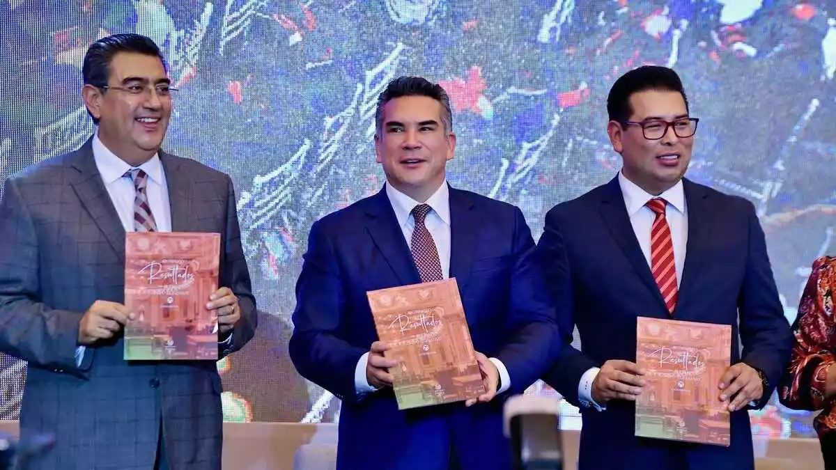 Salomón Céspedes y Alito Moreno en el 2° Informe de legisladores del PRI