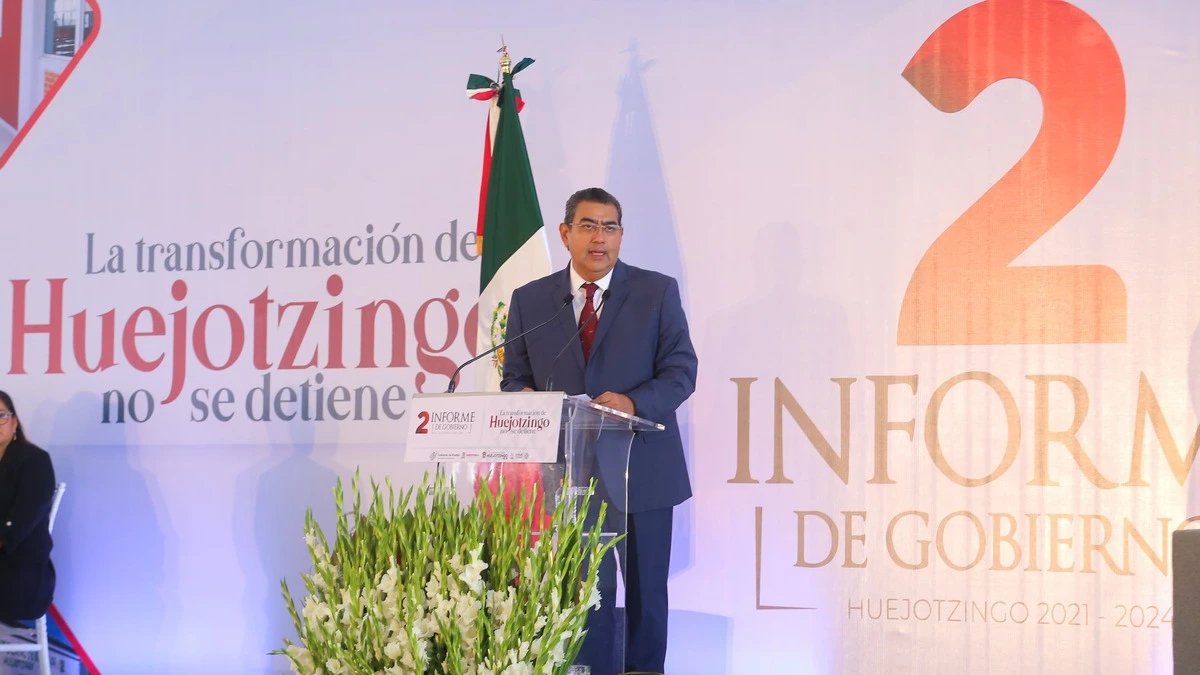 Sergio Salomón asistió al informe de la alcaldesa de Huejotzingo