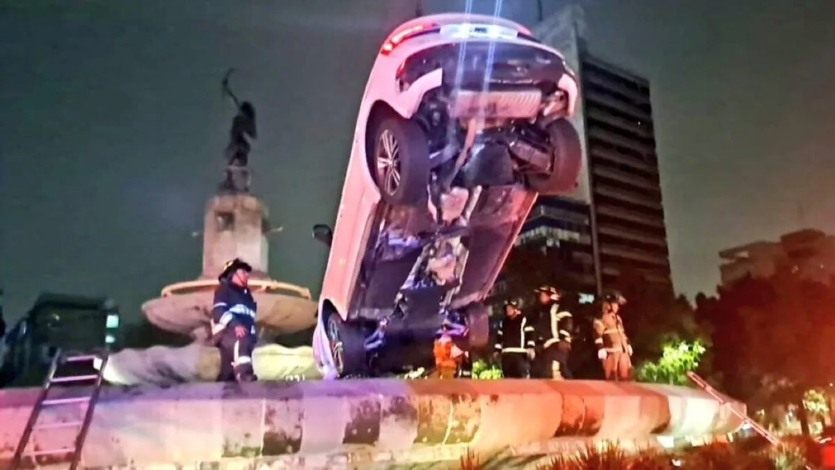 Audi "vuela" y aterriza sobre la fuente de la Diana Cazadora en Reforma