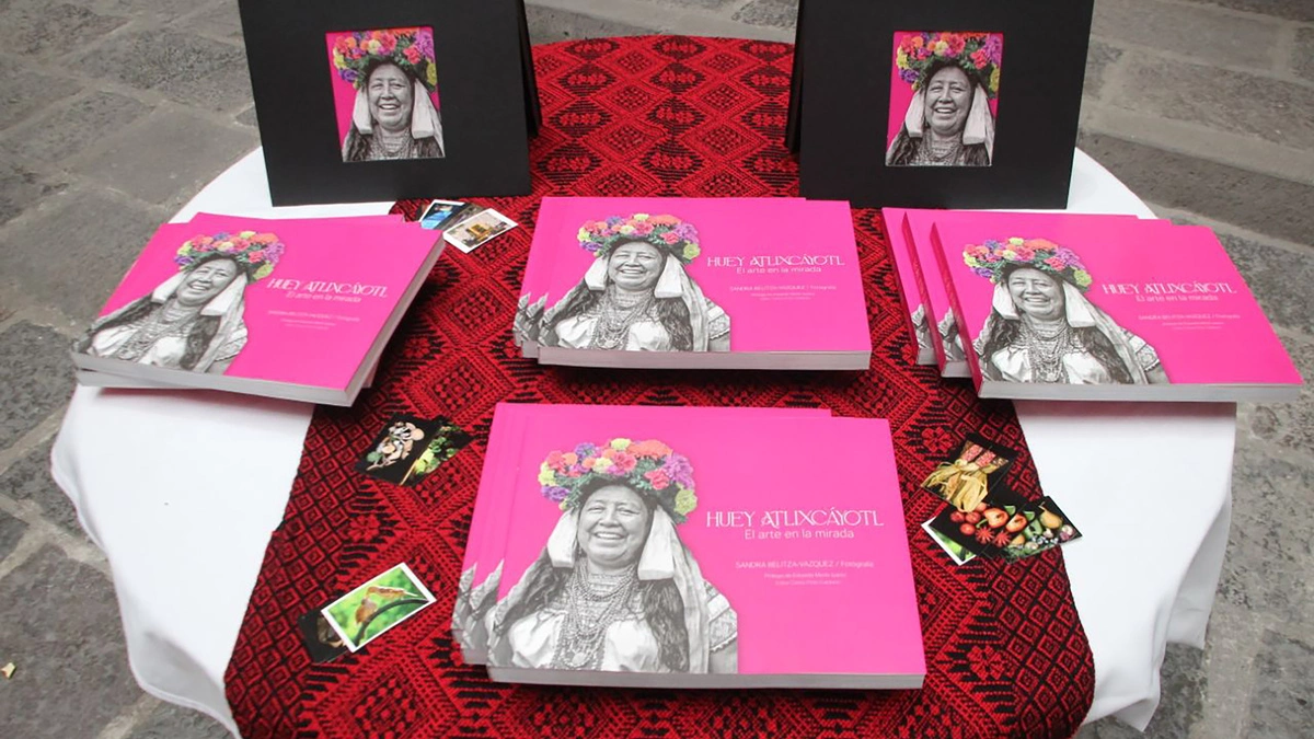 Impresionante libro de fotografías etnográficas del Huey Atlixcáyotl publicado por el Gobierno de Puebla