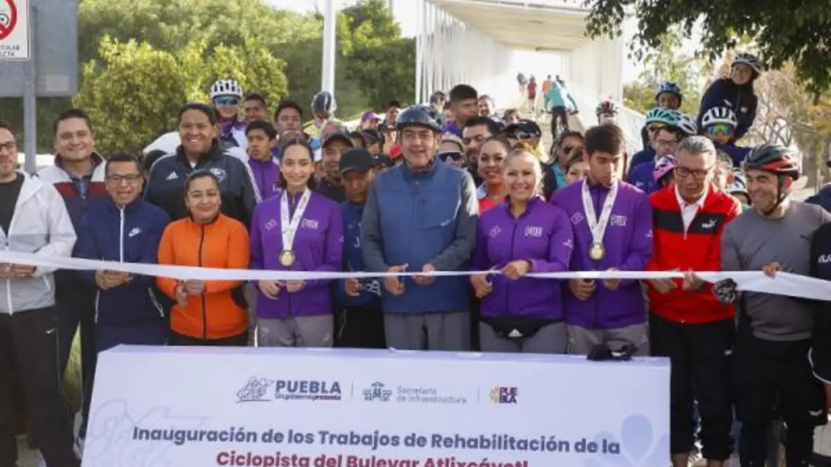 Inaugura Sergio Salomón rehabilitación de la ciclopista de la Vía Atlixcáyotl