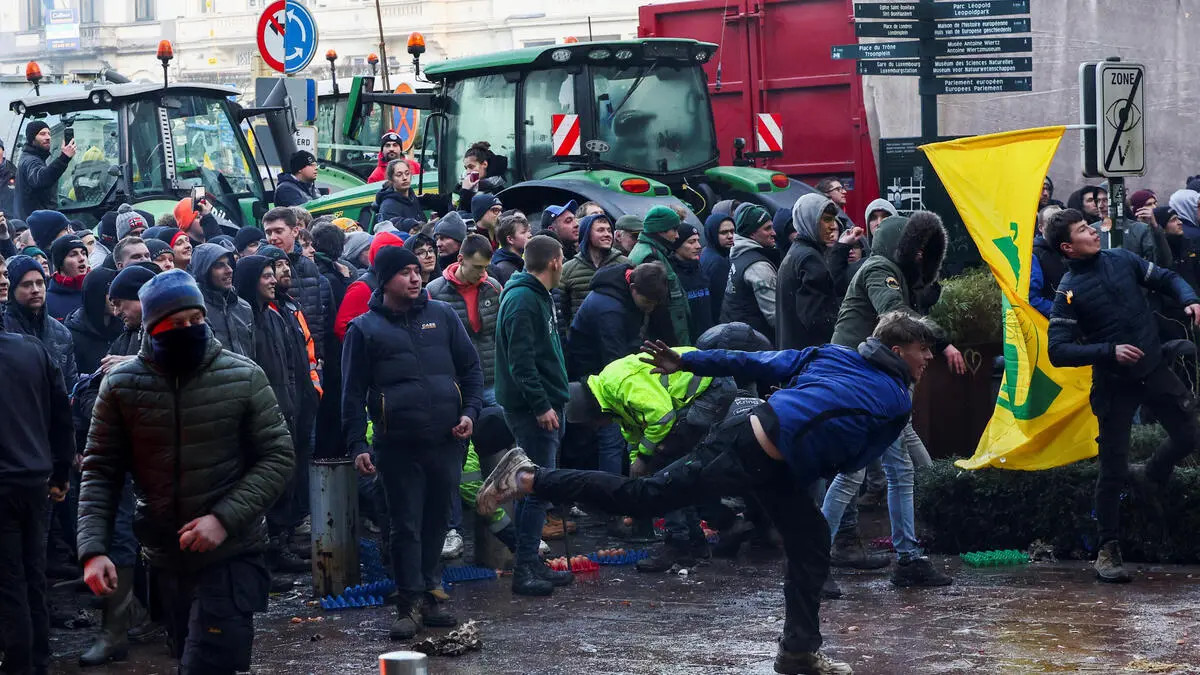 Agricultores europeos en protesta, exigen mejoras en sus condiciones de trabajo