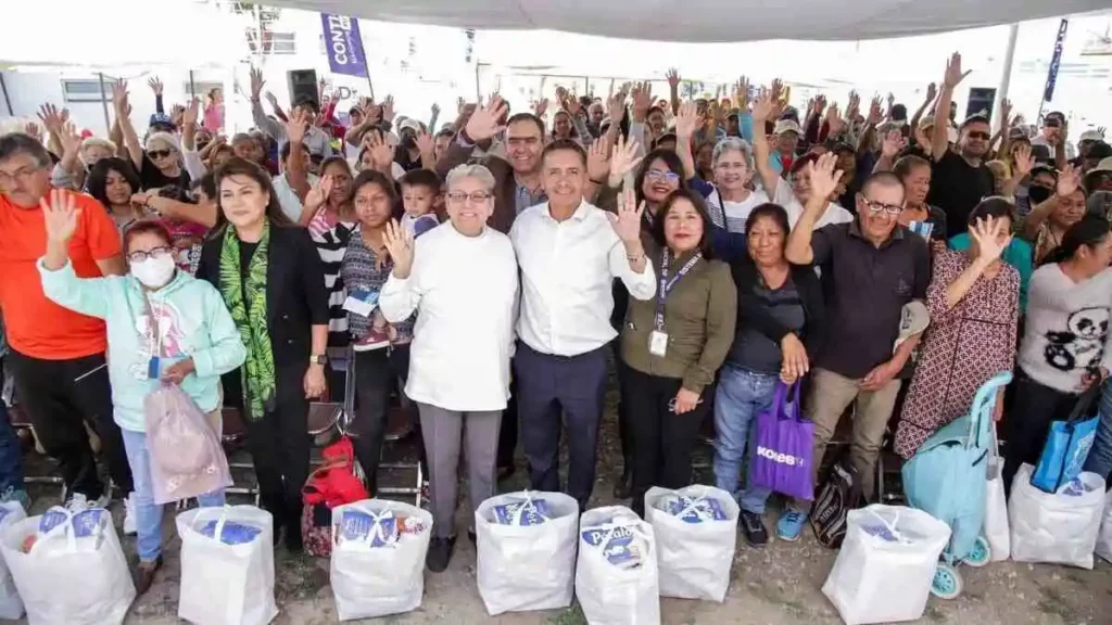 Mundo Tlatehui encabeza entrega de apoyos alimentarios 'De la mano contigo'