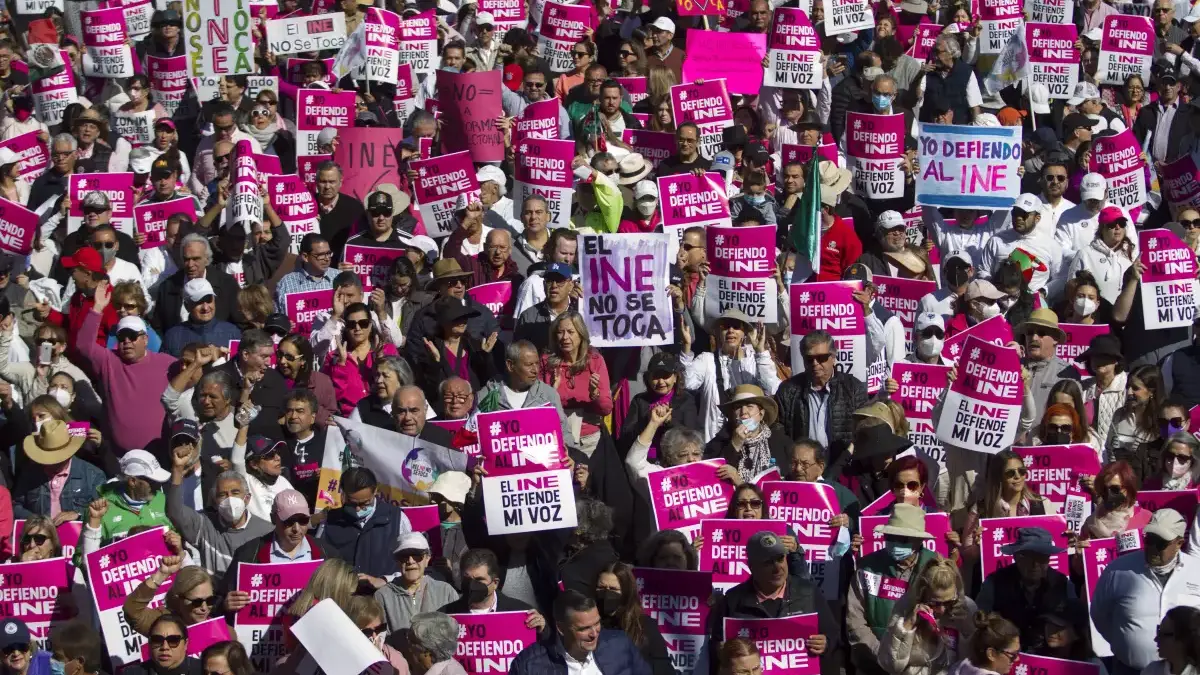 Marcha por la democracia en Puebla, pintó de rosa la capital, se exige voto libre