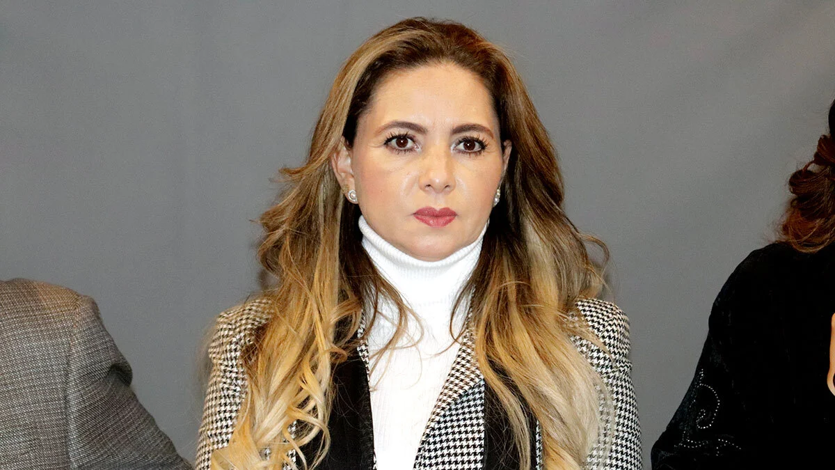 Paola Angón no irá por reelección