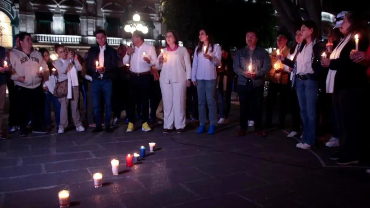 Encendido de velas por la paz marca inicio de campaña electoral en Puebla