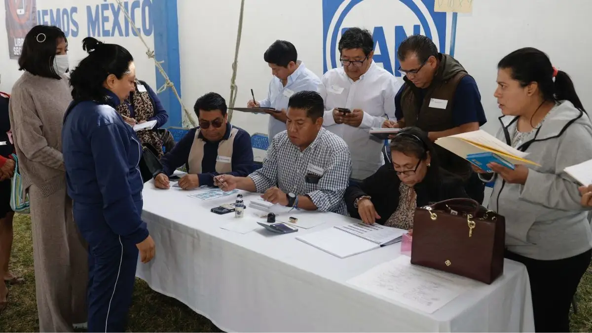 Lupita Cuautle votó para elegir candidata en San Andrés Cholula