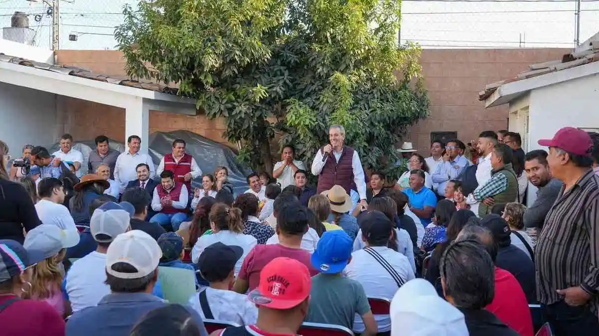 Pepe Chedraui convive con vecinos de colonias del norte de Puebla