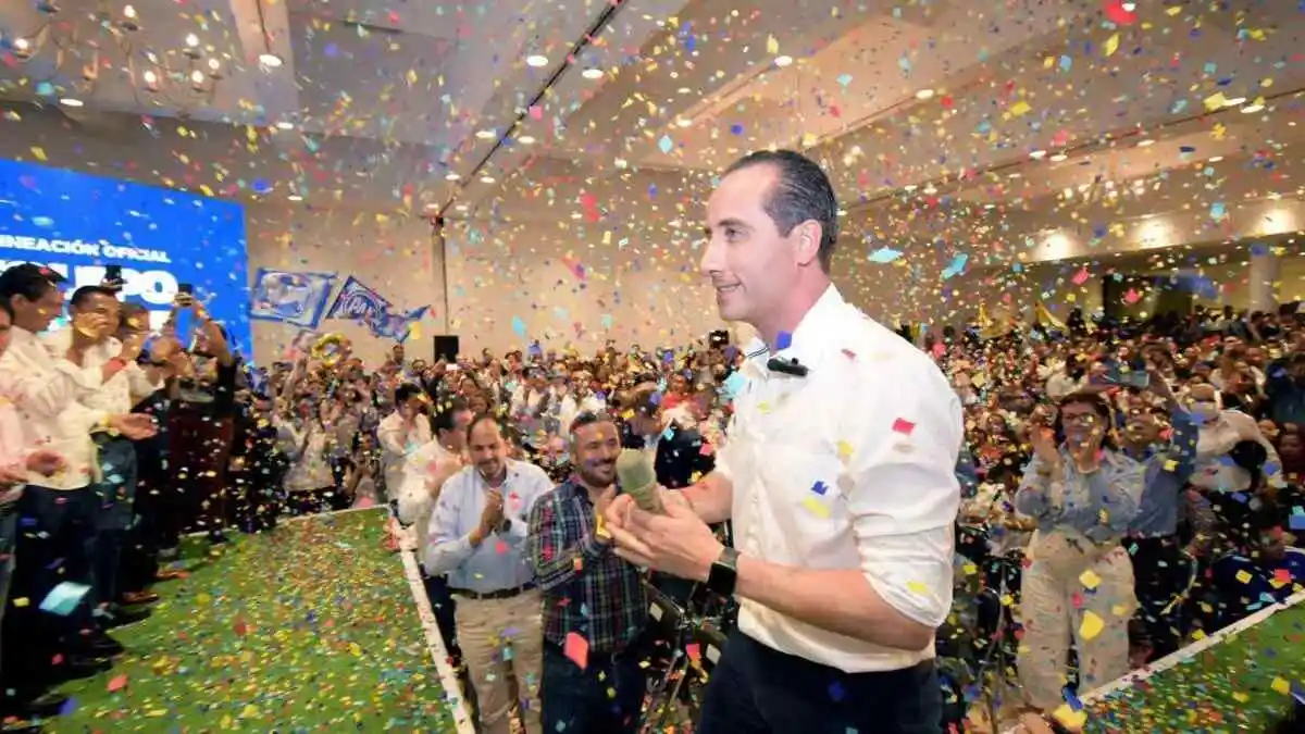Mario Riestra se registra como candidato ante el IEE Puebla