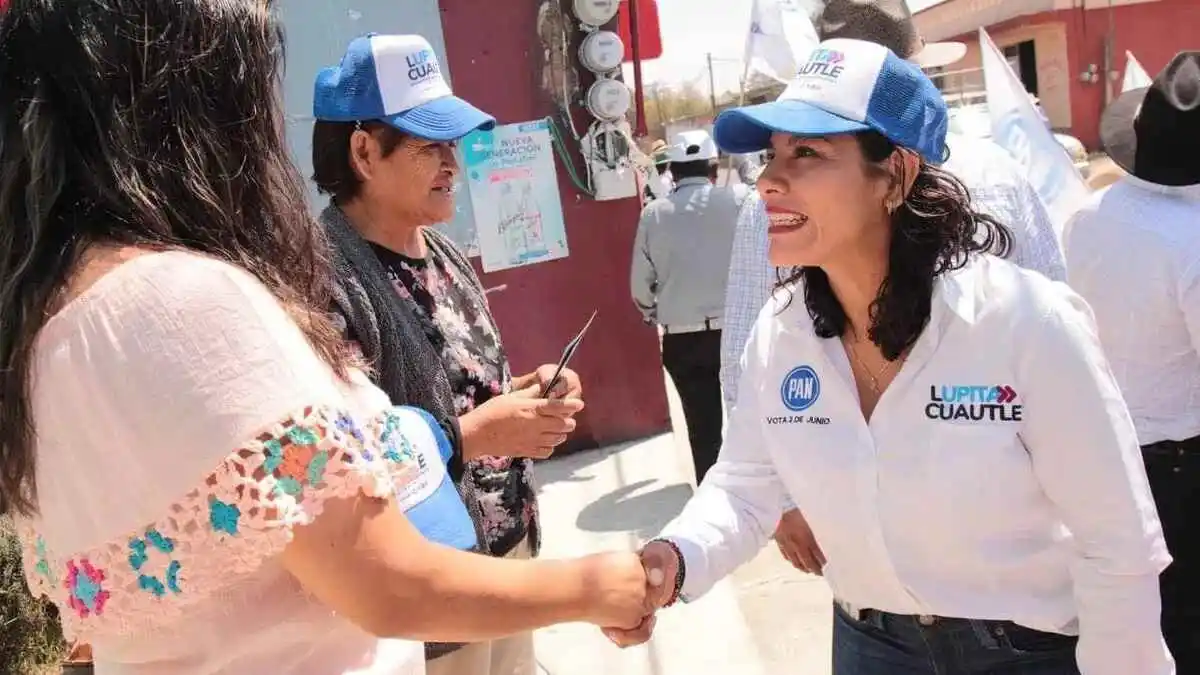 Lupita Cuautle recorre San Andrés Cholula y atiende inquietudes de los ciudadanos
