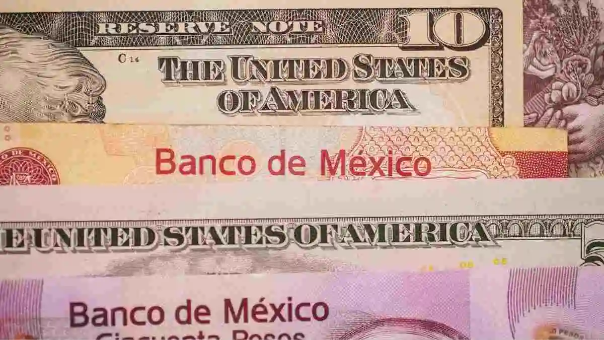 Peso mexicano y dólar.