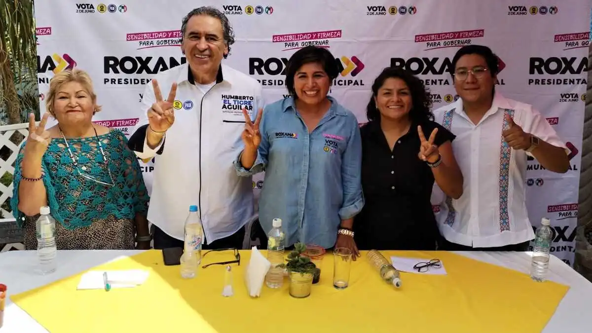 Humberto Aguilar festeja el Día de las Madres en San Pedro Cholula