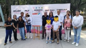 Humberto Aguilar firma compromiso en pro de infancias y jóvenes